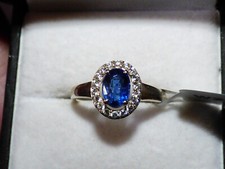 Schöner Nilamani Halo Ring