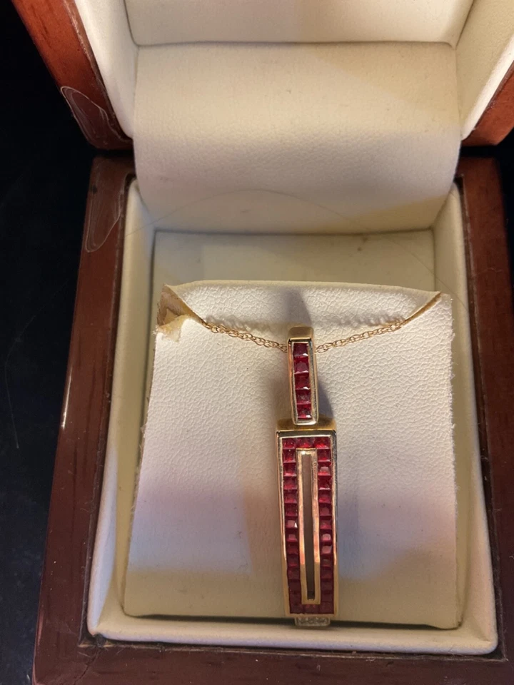 Zafiro y diamante al atardecer 9K Y. Colgante de oro Foto 2 de 4