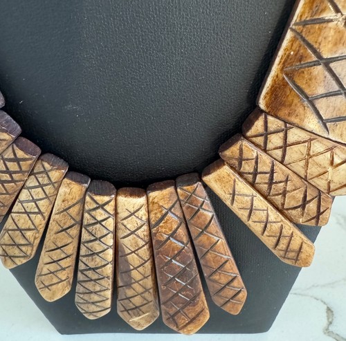 Old Unique 20" Vintage Bib Tribal Style Etched Beaded Necklace - 第 2/4 張圖片