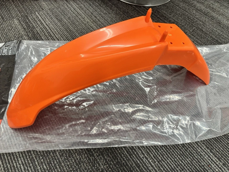 Guardabarros delantero Polisport naranja para KTM 85 105 SX XC 2004-2012 Foto 2 de 3
