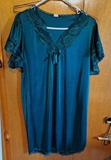 VTG Petra Emerald Green Nightgown Size L Lace Collar Lace around Sleeves Hem