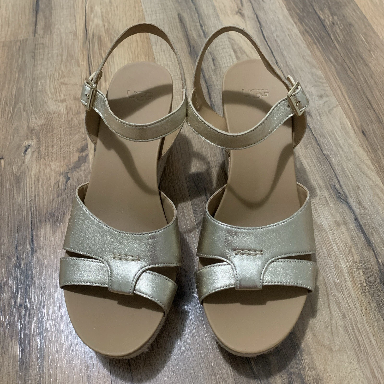 Sandali da donna oro UGG in pelle zeppa cinturino alla caviglia sughero taglia 9 5 US