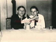 Foto, NVA,Grenztr. in Weferlingen, n. Ausgang feiern a. Stube 1969, 3, 5026-709