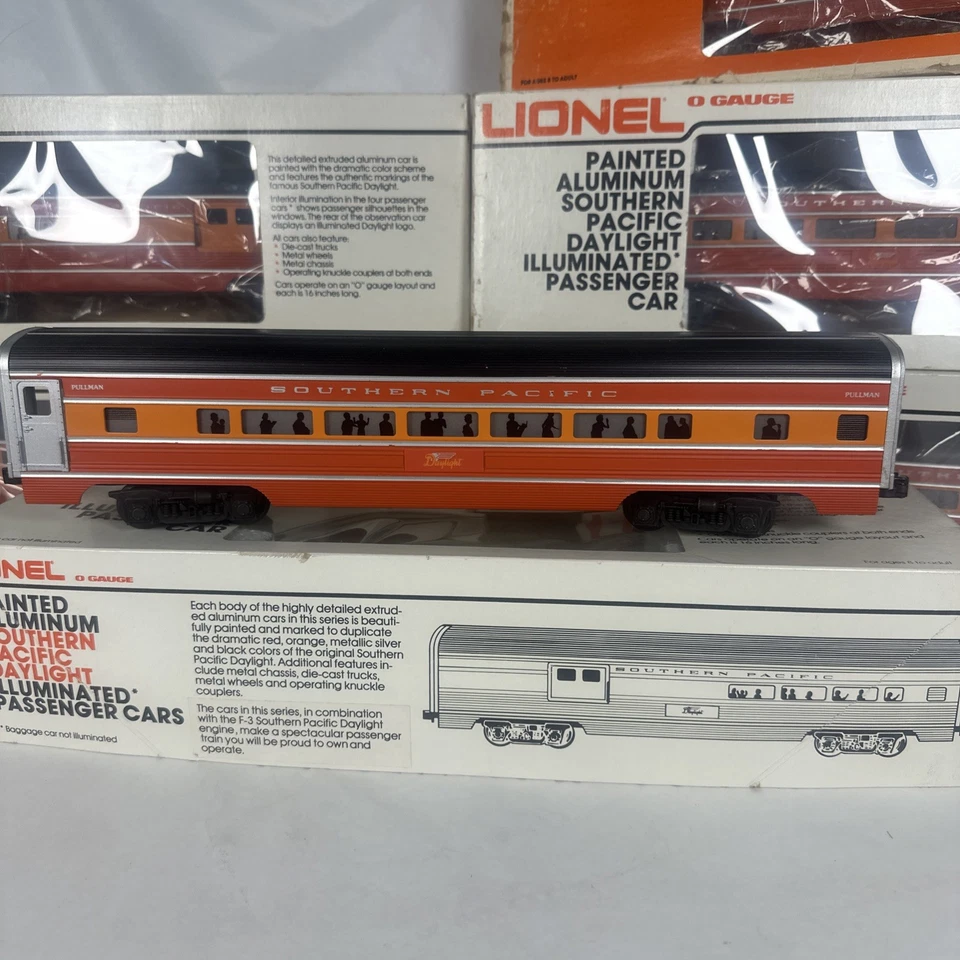 LIONEL6-9589 /90 /91 /92/93+7211 SO. PACIFIC DAYLIGHT-6 Alum. Pass. Car Set - Image 3 of 4