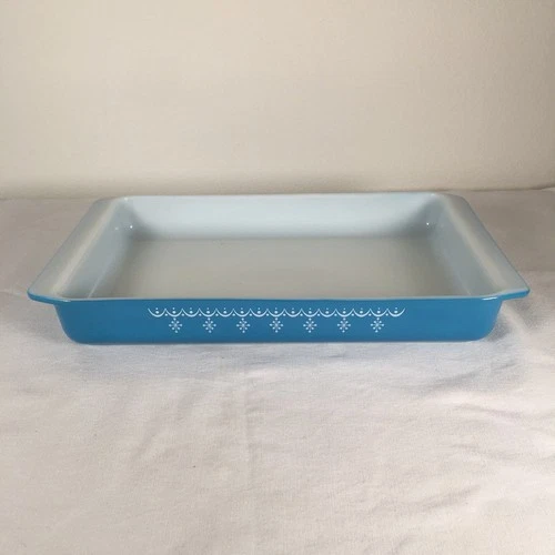 Vintage Pyrex Blue Snowflake Garland 933 Lasagna Baking Dish 13.5x 8.75 x 1 3/4