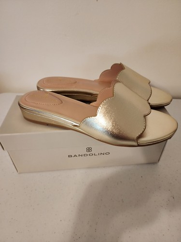 NUEVO CON ETIQUETAS Sandalias Bandolino Mujer Kayla 3 Patente Slide Zapatos Dorado Talla 7 - Imagen 2 de 6