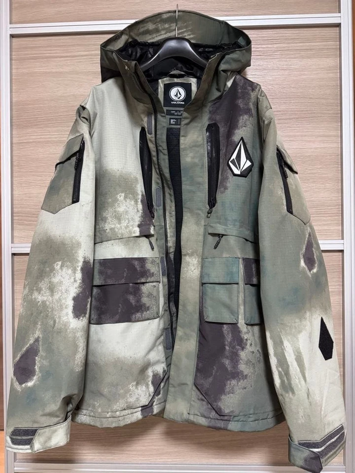 Used Volcom Camo Snowboard Jacket Men’s Size L Waterproof - Image 4 of 4
