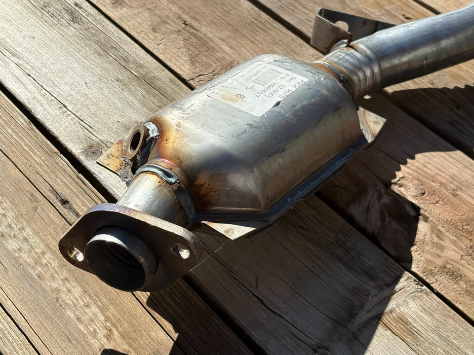 Convertidor catalítico de ajuste directo Walker Ultra EPA 54562 para Subaru Outback Foto 3 de 4