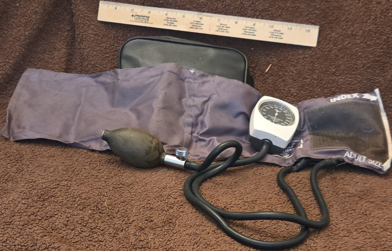 Tycos Manual Blood Pressure Monitor Adult Cuff Pre-Calibrated Portable with Case