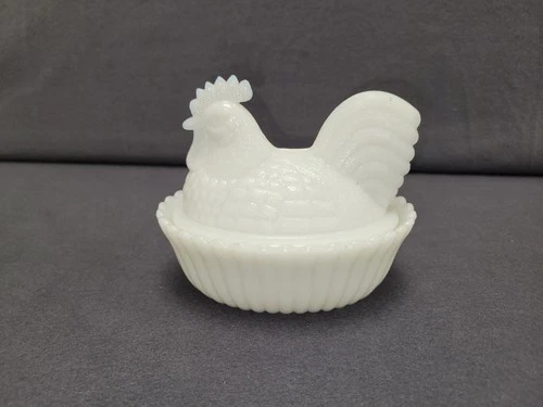 Antique Unmarked White Milk Glass Hen on Nest, Candy Dish Split Tail 5.5"