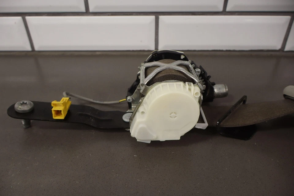 07-08 Chevy Avalanche Tahoe Suburban cinturón de seguridad delantero derecho retractor (titanio) Foto 4 de 4