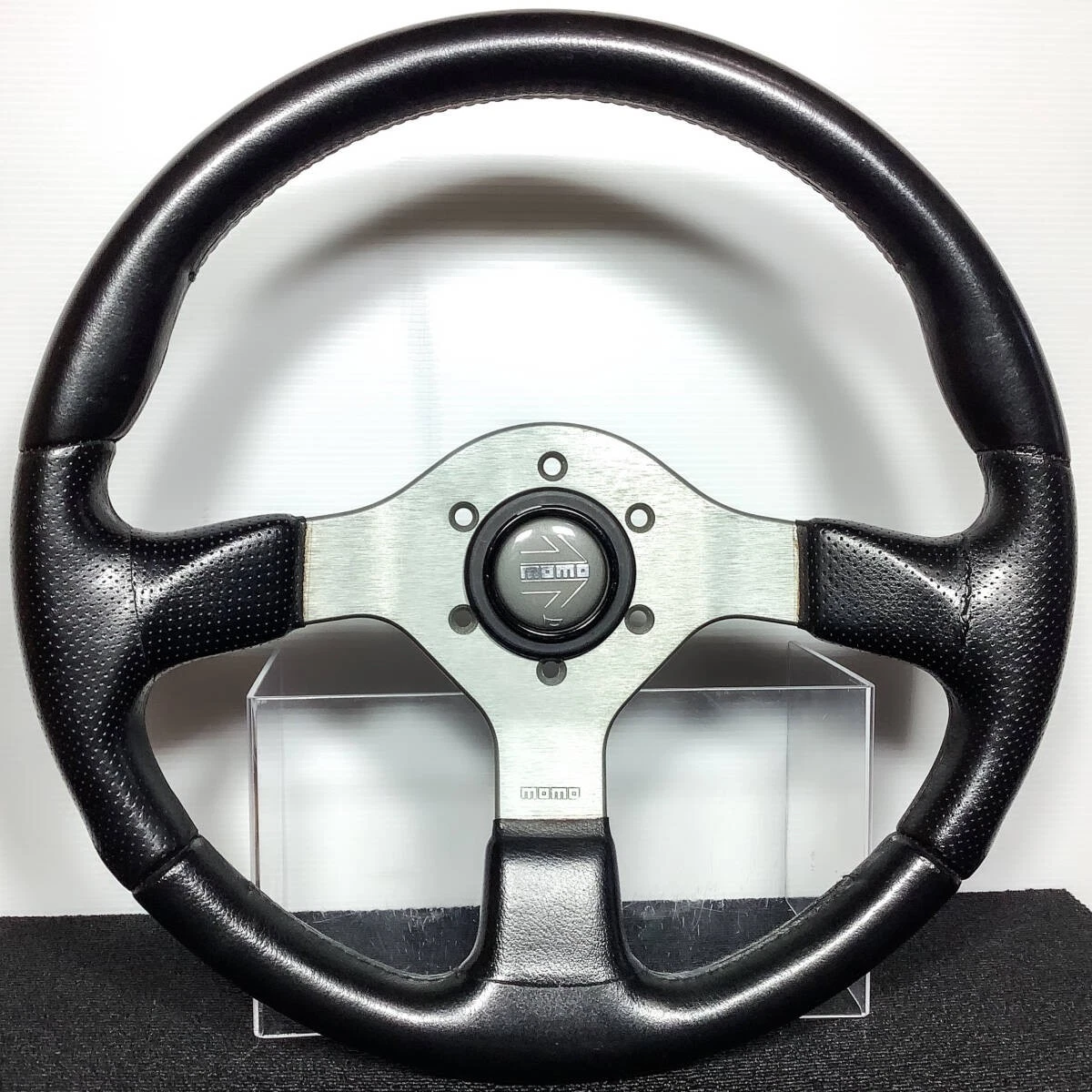 Momo Horn Button Car & Truck Steering Wheels & Horn Buttons for