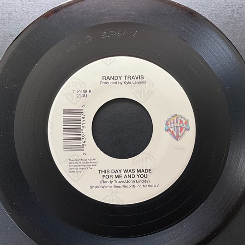 Randy Travis, Forever Young / This Day Was Made For You And Me 7" 45rpm Vinyl NM - Picture 2 of 2
