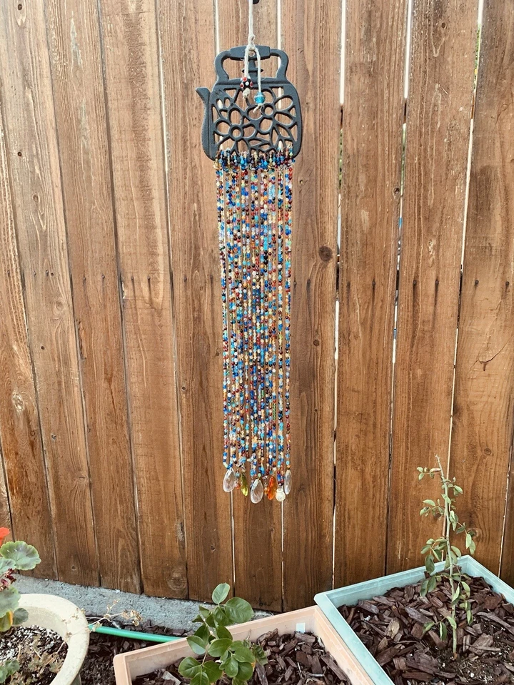 Tetera floral de hierro forjado rústica con cuentas largas carillón captador de sol móvil Foto 3 de 4