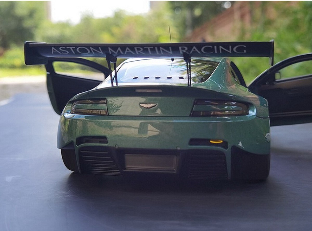 AUTOart 1/18 Scale Aston Martin Vantage V12 GT3 Green Diecast Car