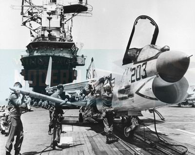 LTV F-8 Crusader Aboard USS Ticonderoga - U S Navy - Original Foto