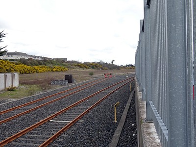 Foto 6x4 Ein Blick durch das Geländer am Bahnhof Midleton Avoncore The re c2016