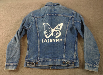 VTG Levi Strauss Denim Trucker Jean Jacket Size 33 R Butterfly Logo Distressed