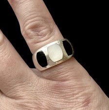 Vintage sterling silver 925 black onyx and mother of pearl ring Size 5.75