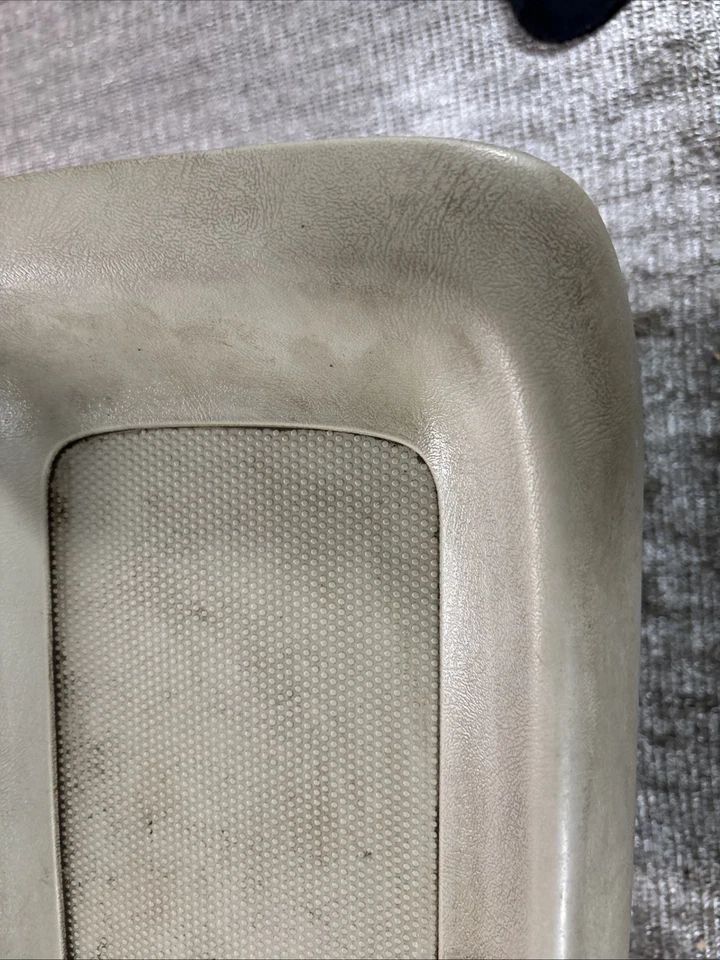 雪佛兰 tahoe 中控台插入和盖扶手 2002 — 第 3/4 张图片