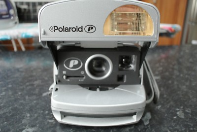Appareil Polaroid 600 P Argenté - Pour Pièces - Non Testé - Quelques Rayures