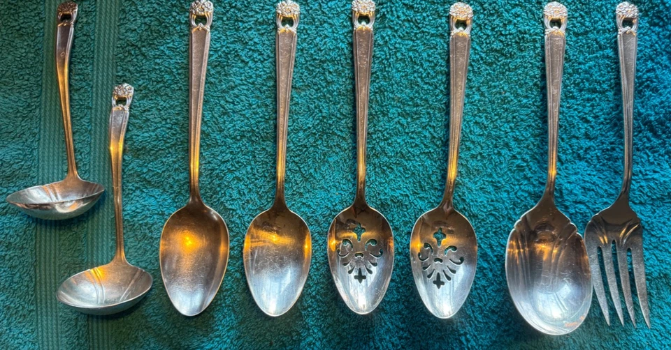 Rogers Silverplate Flatware Eternally Yours Forks Knives Spoons 94 pc Set Dinner - Image 3 of 4