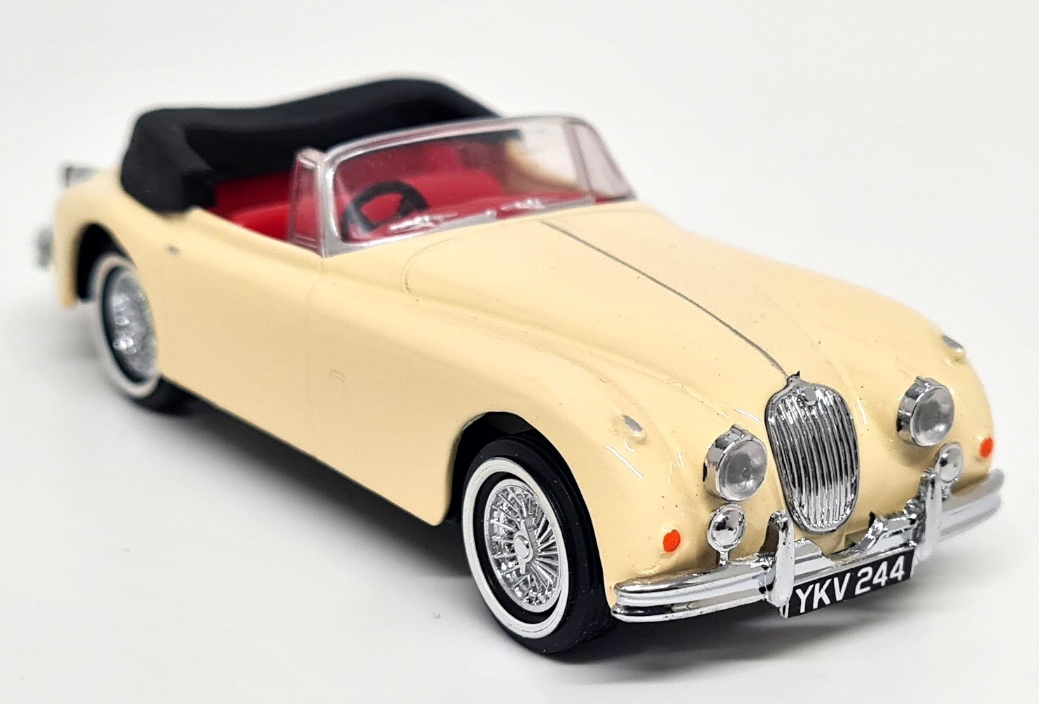 Dinky 1/43 Jaguar XK150 Drophead Coupe Cream 1960 DY036/A Diecast Model Car