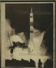 1974 Press Photo Russian Soyuz 15 rocket, mid-launch, Baikonur, Kazakhstan