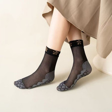 Thin patterned clover short stockings