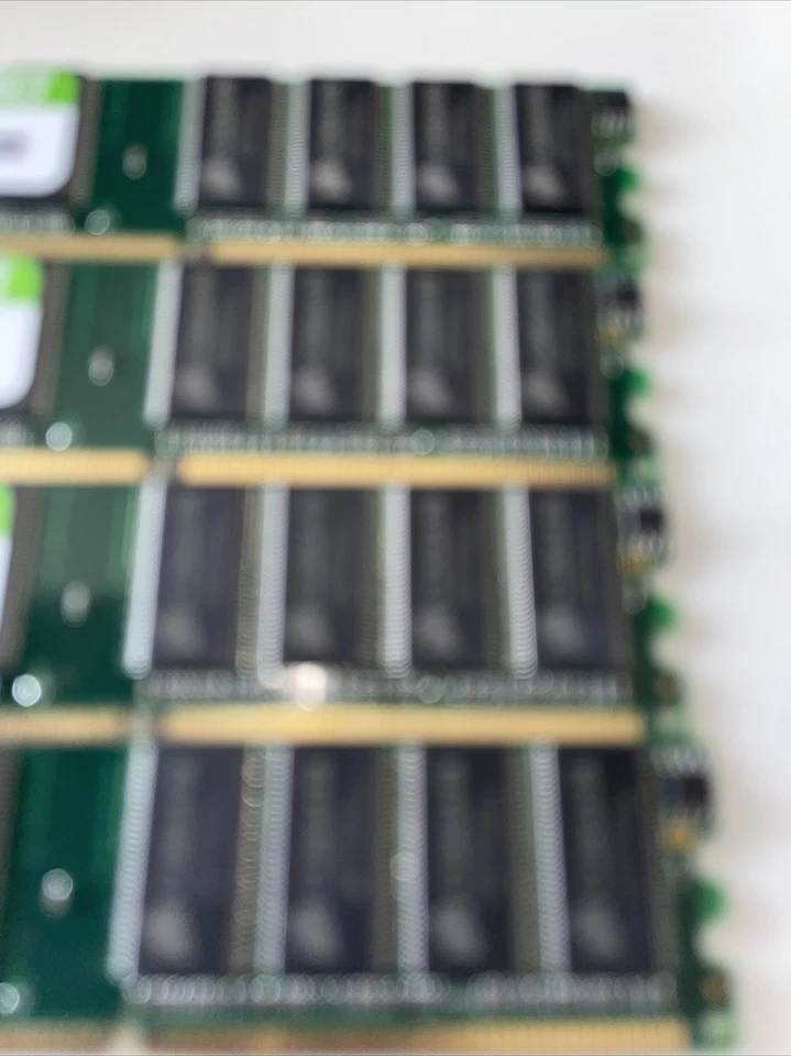 Corsair 2 GB (4 x 512 MB) PC-3200 (DDR-400) DIMM 400 MHz PC-3200 DDR Memory - Image 3 of 4