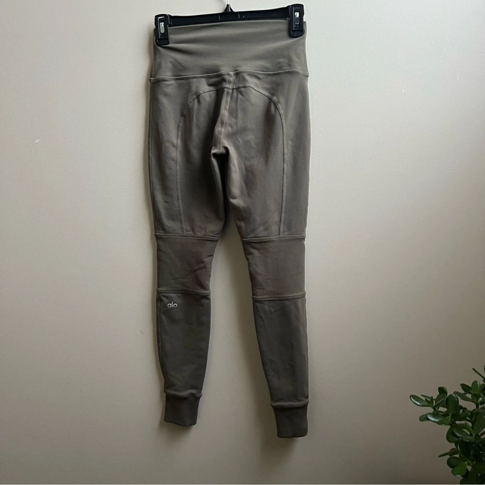 alo-yoga high waisted avenue leggings