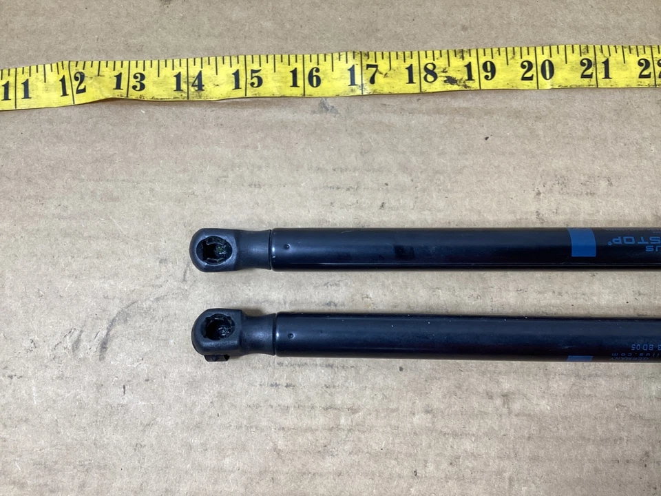 Juego de puntales amortiguadores capó delantero izquierdo derecho Mercedes Benz E350 2010-2016 OEM. Foto 3 de 4