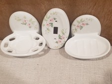 Vintage White Ceramic Wall-Mounted 3-Piece Floral Bathroom Fixture Set