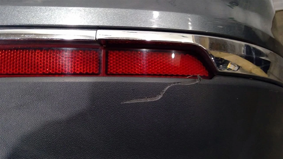 2019-2021 VOLKSWAGEN TIGUAN REAR BUMPER COVER OEM 5NN807521G  - Image 3 of 4