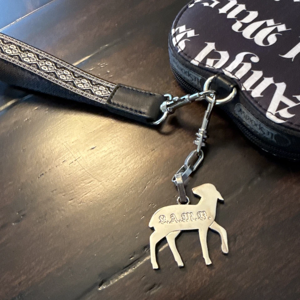 Cartera Muñequera Corazón Cordero Edición Limitada Gwen Stefani Blanco y Negro Lesportsac Foto 2 de 4