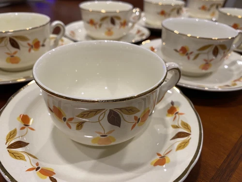 Lot Of 8 Hall AUTUMN LEAF Jewel Tea Ruffled Cups & Saucers