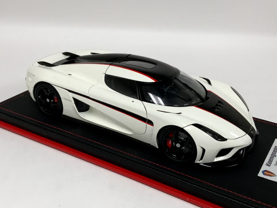 1/18 AutoArt Koenigsegg Regera 白色/黑色碳 79027 定制皮革底座 — 第 2/4 张图片