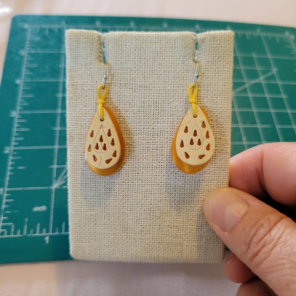 Pendientes colgantes de alambre francés lágrima bohemia de madera marfil y marrón sin marca Foto 3 de 4