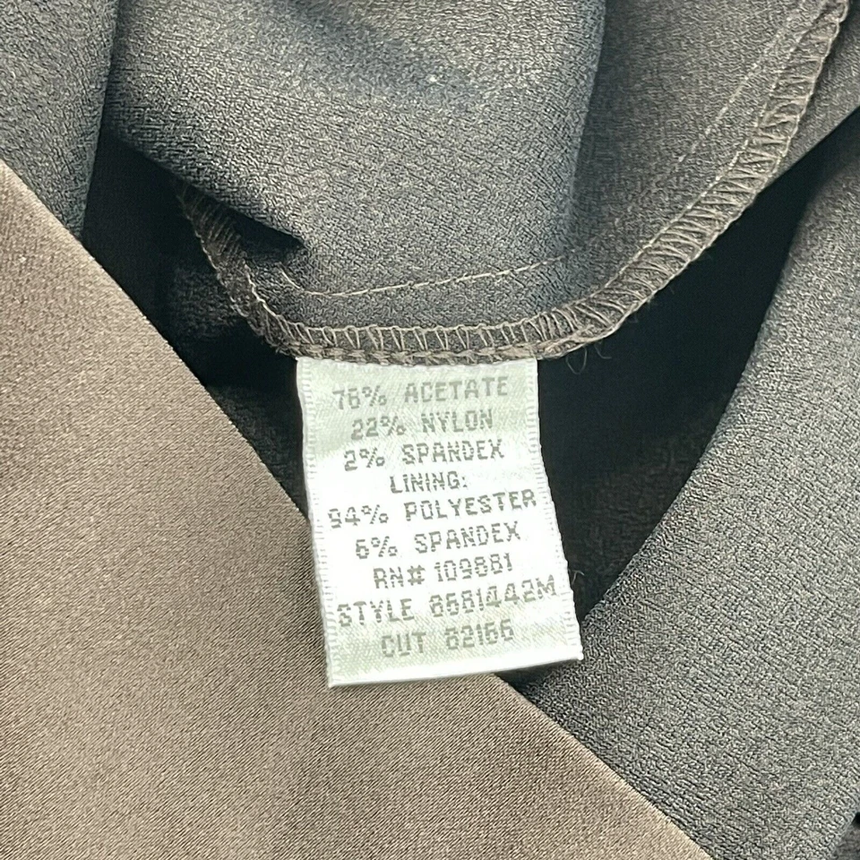 Donna Ricco 棕色无袖 V 领鸡尾酒礼服褶皱细节 8 码缎面 b — 第 3/4 张图片