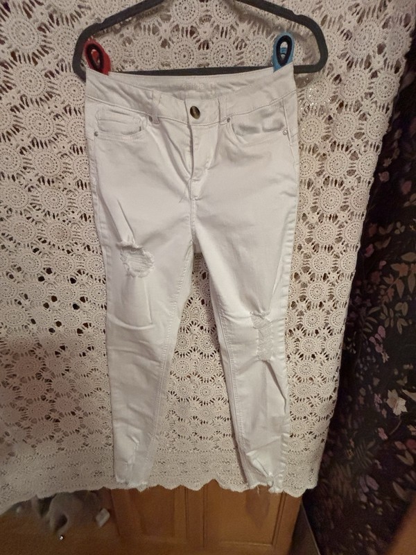 REFUGE Women’s Skinny Jeans Size 9 White Denim Distressed 5-Pocket Button Zip
