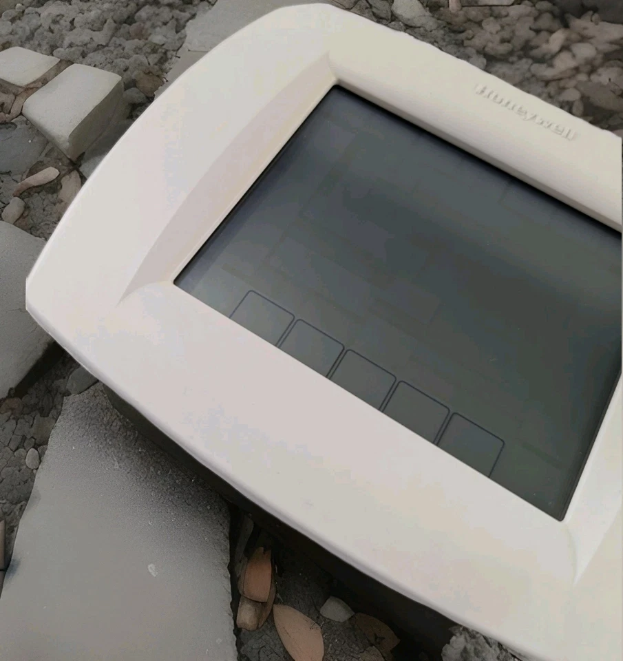 Honeywell TH8320U1008 7-Day Vision PRO 8000 Touchscreen Programmable Thermostat - Image 2 of 4