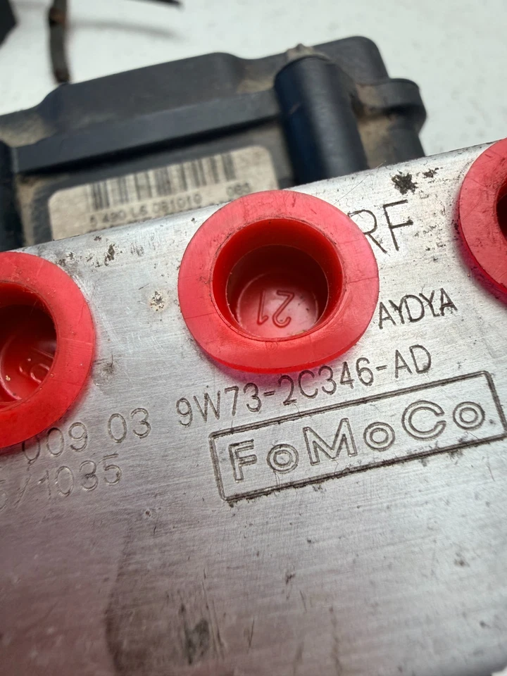 2009-2011 Ford Crown Victoria ABS Pump Control OEM 9W73-2C346-AD Module used - Image 3 of 4