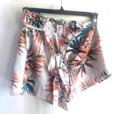 SHORT SHEIN TAILLE M FOND BLANC DECOR FEUILLES - Photo 1/4
