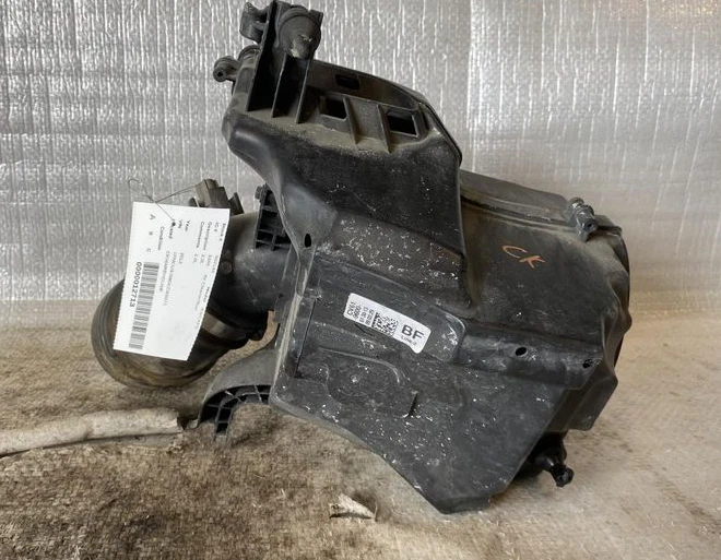 Caja de filtro limpiador de admisión de aire Ford Escape Focus MKC 2013-2019 2,0 L Foto 4 de 4