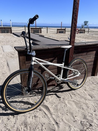 2009 SE Racing QUADANGLE 24" Freestyle White BMX Bike
