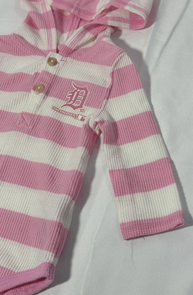 MLB Detroit Tigers Baseball Hooded Bodysuit Pink White Stripes Hood Sz 3-6 Mos - Изображение 4 из 4