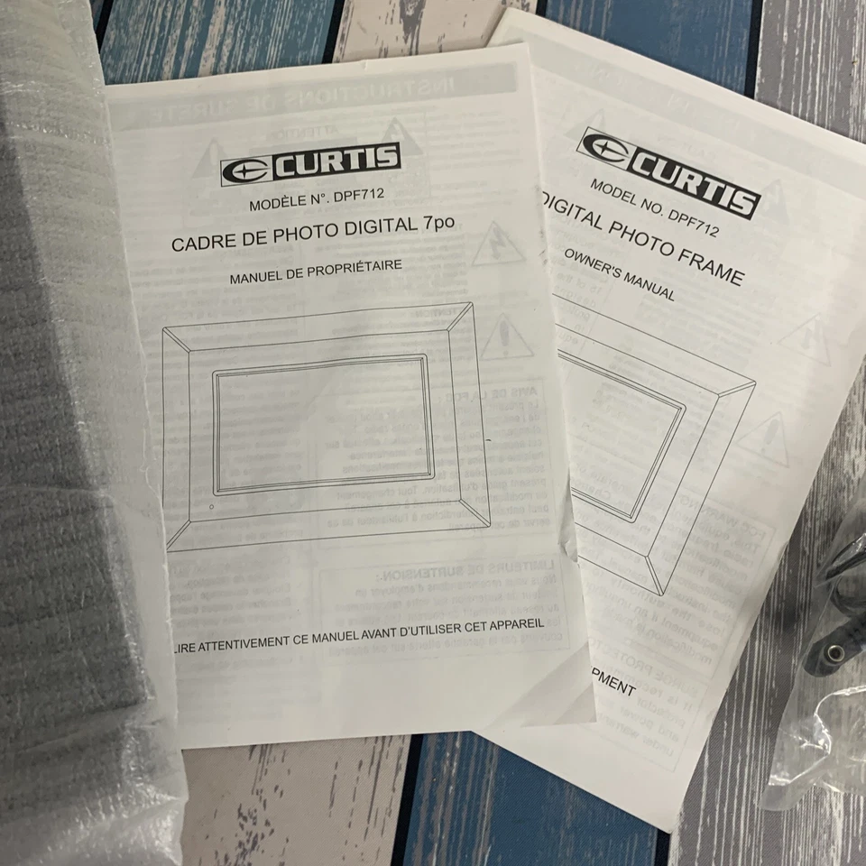 Curtis DIGITAL PHOTO FRAME 7" LCD SCREEN - PLAYS JPEG PICS Plug In Card and Play - Image 4 of 4