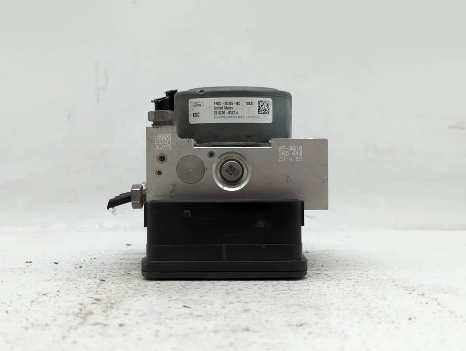 Módulo de control de bomba ABS Ford Mustang 2015-2015 YKM73 Foto 3 de 4