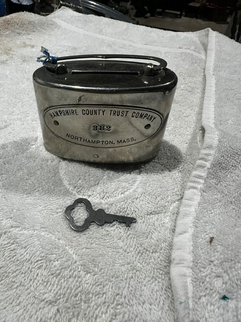 The Portable Safe Co Hampshire County Trust Co with Key