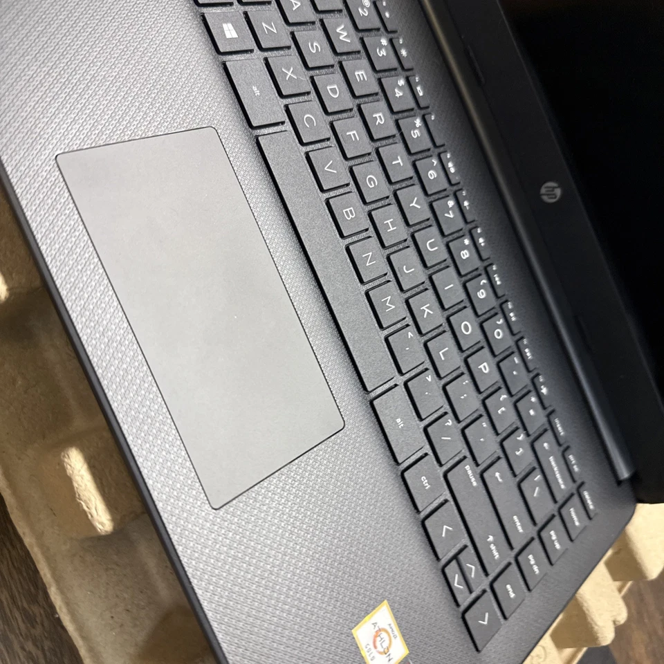 Portátil HP 14-fq0090tg 14" HD AMD Athlon Gold 3150U 2,4 GHz 4 GB RAM 128 GB SSD W10S Foto 2 de 4